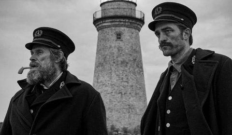 Willem Dafoe y Robert Pattinson en el tráiler de “The Lighthouse”