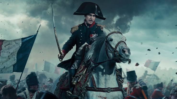 La recién estrenada “Napoleón” entretiene e inspira a generar más interés en los hechos y personajes de la vida real en la que se basa.