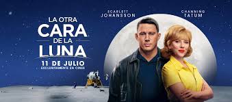 “La otra cara de la luna” es la mezcla perfecta de comedia romántica con trasfondo histórico. Conmovedora y graciosa en todo momento. Innegable la química entre los protagonistas; ni la gran importancia que tuvo este momento en la vida de toda la humanidad.