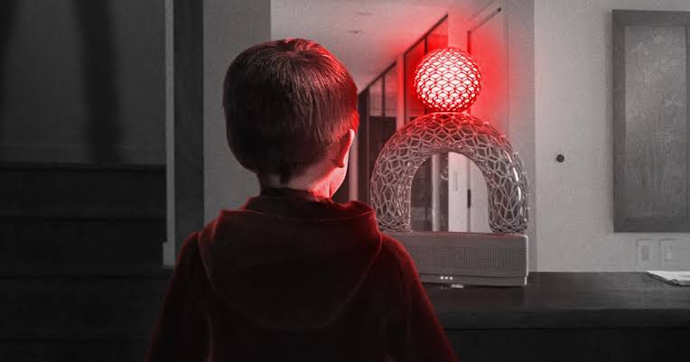 “ParanoIA” es una película de suspenso donde el miedo y pavor constante de los personajes es palpable porque lo tenemos ya en la vida real.
