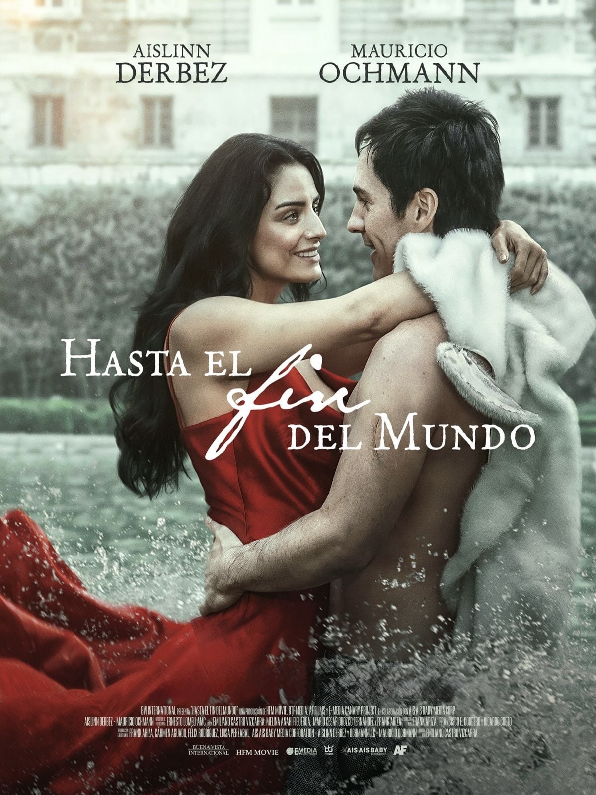 “Hasta el fin del mundo” es una hermosa historia de amor moderno con un toque clásico. La química entre Derbez y Ochmann es innegable, y juntos nos regalan un romance profundamente humano y emocionalmente honesto. 